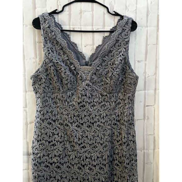Elegant Gray Lace Dress - Picture 4 of 14